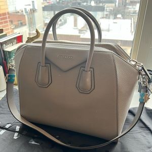 Givenchy Medium Antigona in grey leather